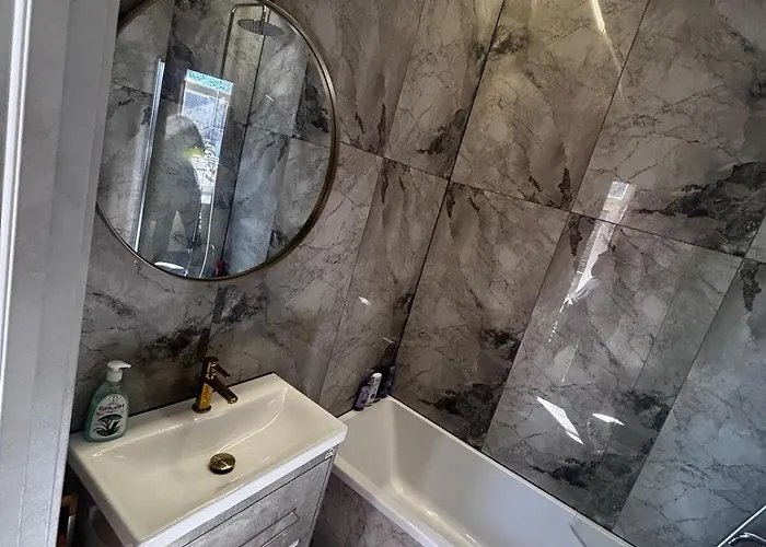 Modern Flat In Centre, Self Check-in, Free Parking Apartmán *